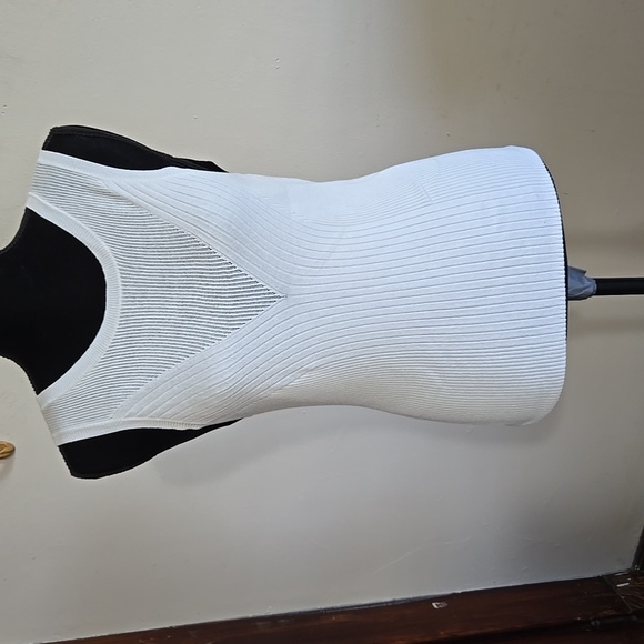 Express Tops - Express Women's White Ribbed Sleeveless Lightweight Sweater Size M Stretch